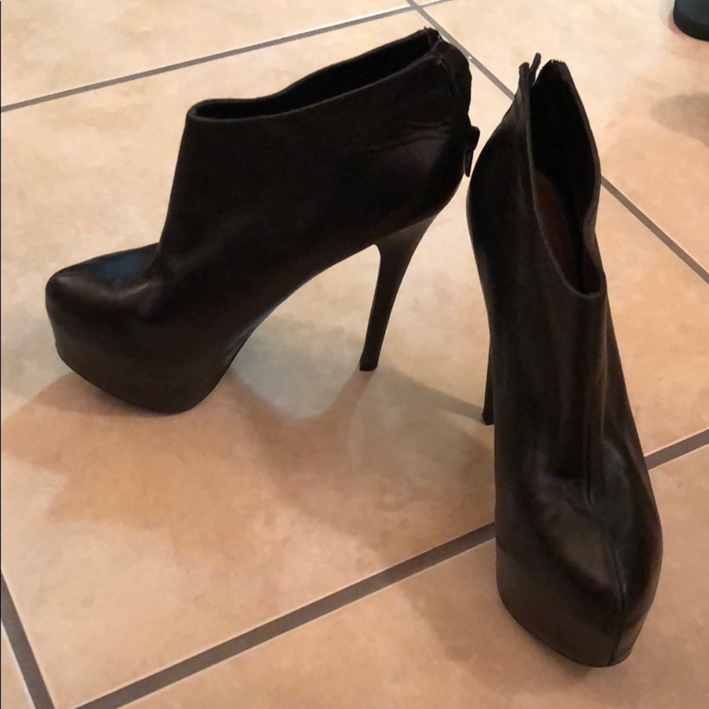 Black Steve Madden booties